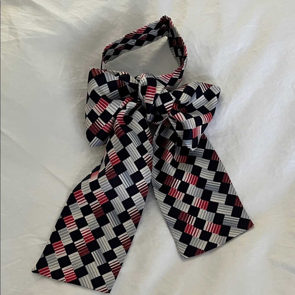 Stylish Vintage 100% Silk Pussybow Necktie / Bow Woman’s Accessory